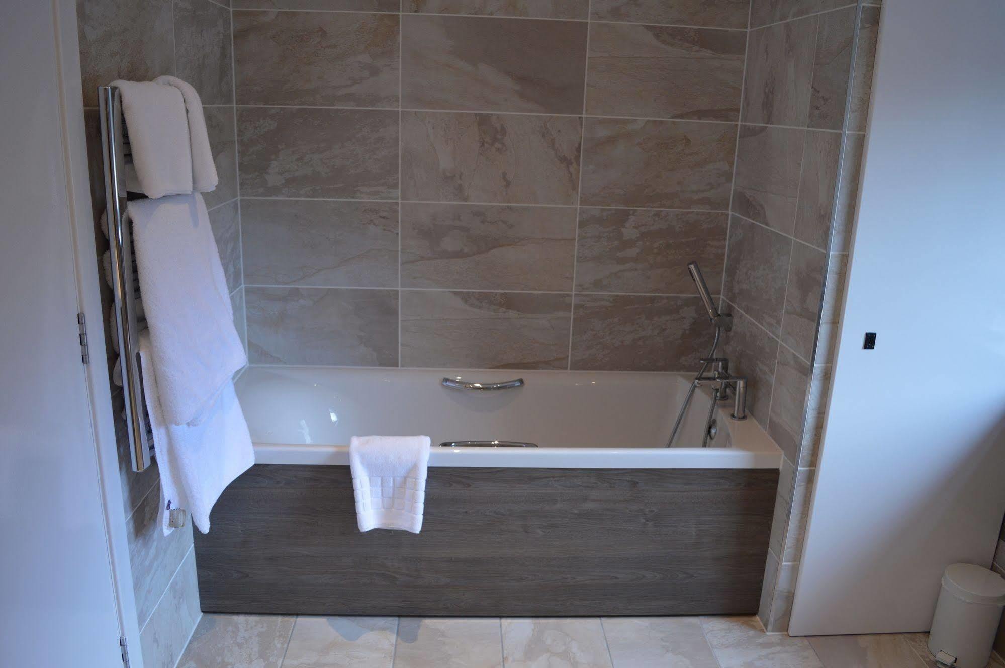 Fairwinds Hotel Карбридж Екстериор снимка