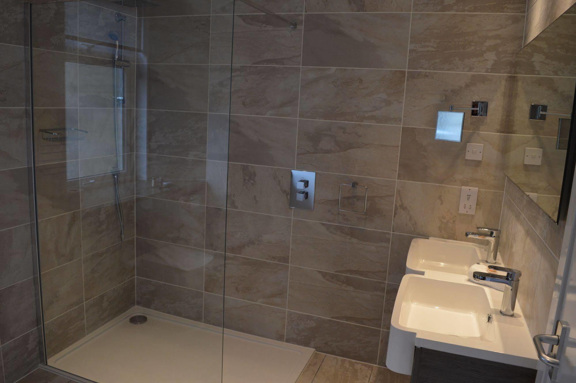 Fairwinds Hotel Карбридж Екстериор снимка