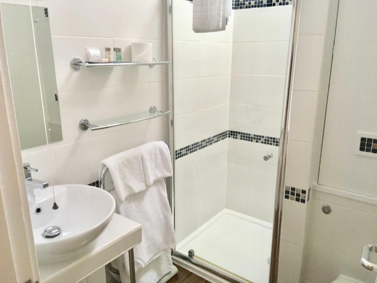Fairwinds Hotel Карбридж Екстериор снимка